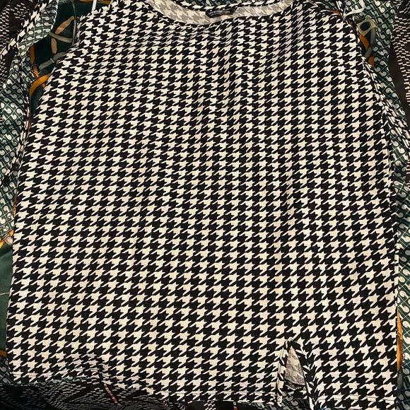 She In dress - Picture 2 of 2